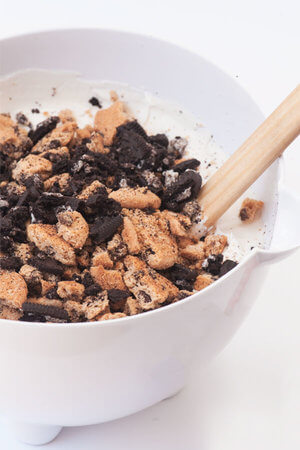 Quick and Easy Cookies and Cream Ice Cream