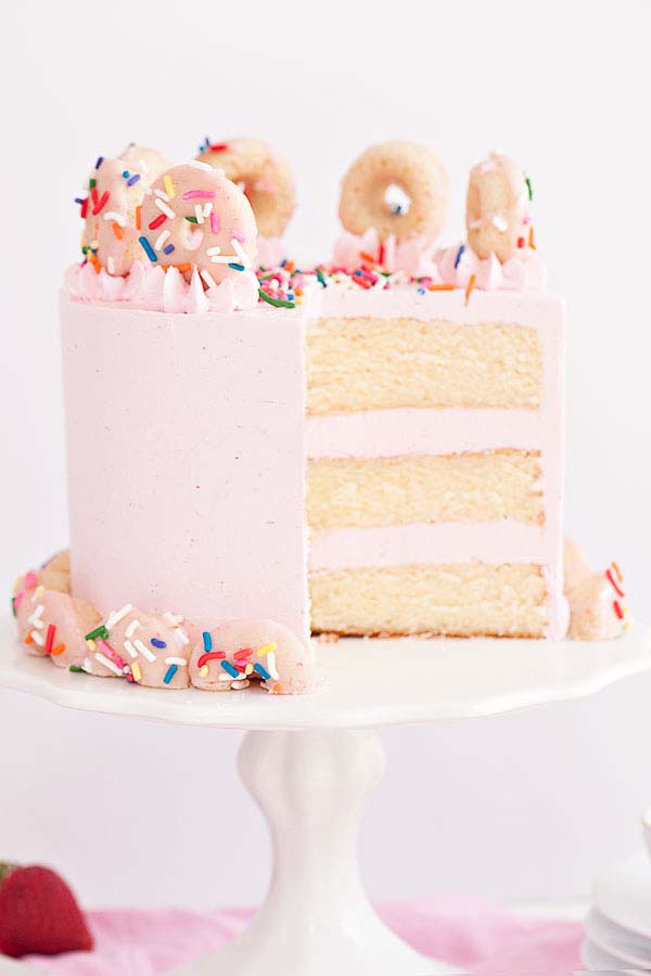 How to Make Your Own Strawberry Cake