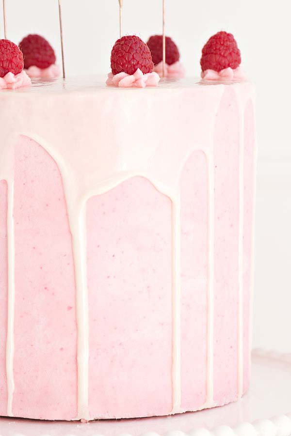 Quick and Easy White Chocolate Cake with Icing